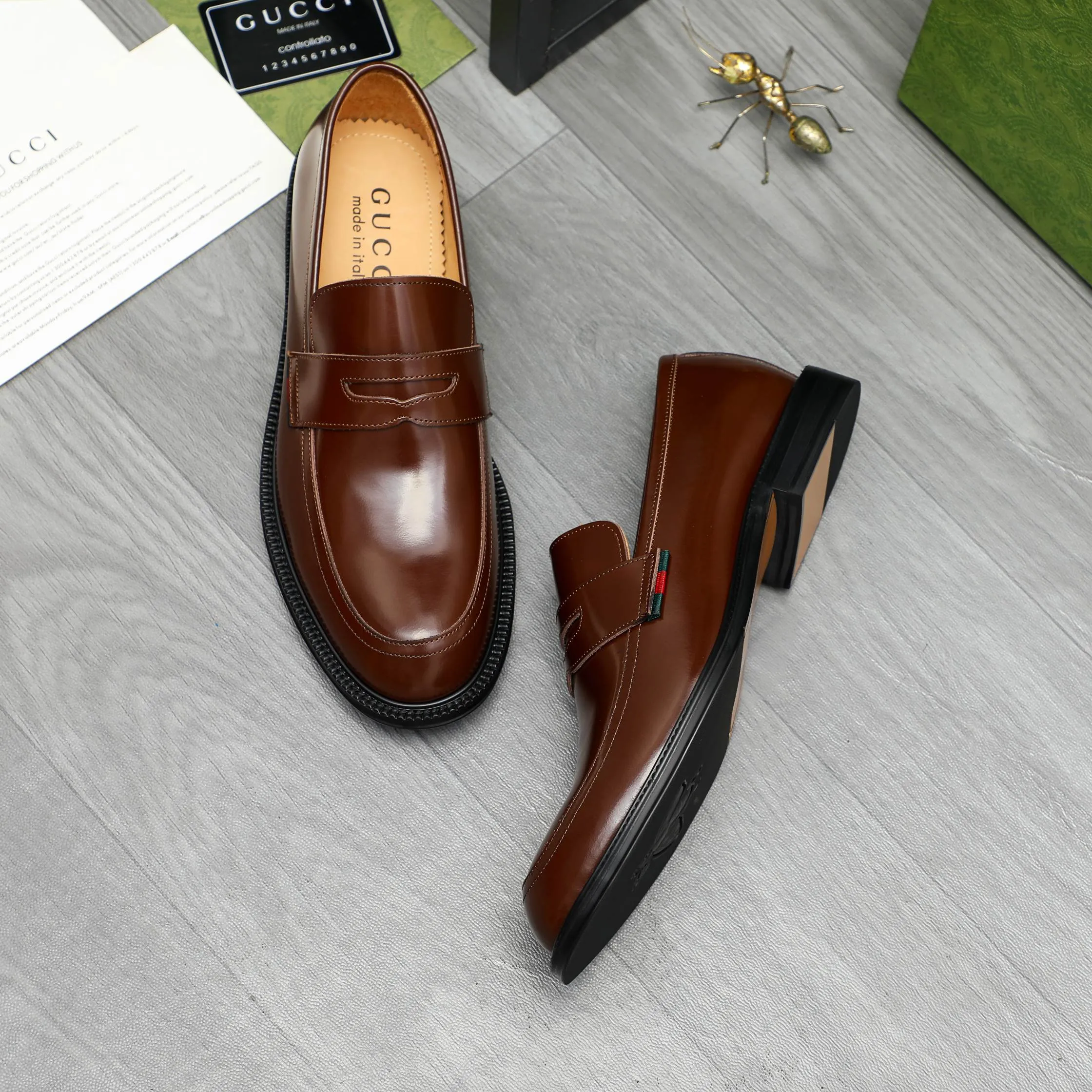 Men's shoes 💰500 Product trademark: GUCCI "Gucci" business slip-on leather shoes Regular size: 38-44 (45.46 custom-made, non-returnable) Product materials: Selected pearlescent cowhide upper, cowhide lining, original rubber outsole